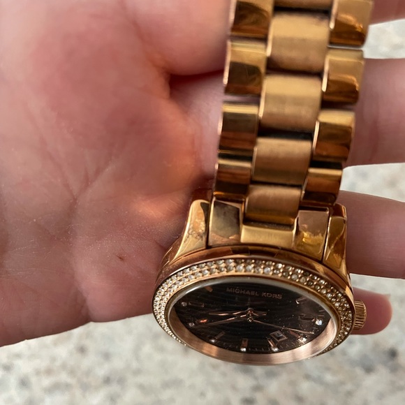 Michael Kors Rose Gold Watch - Picture 3 of 3